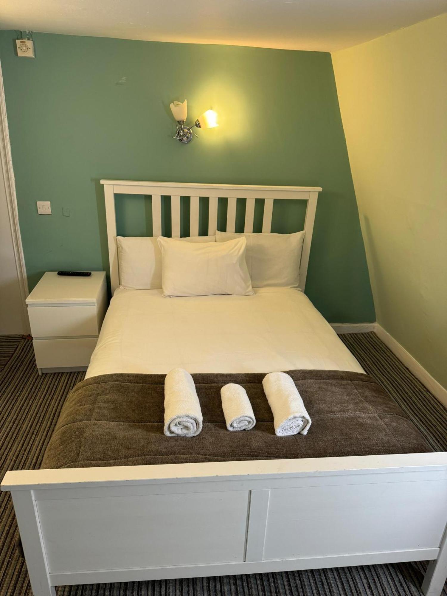 The George Hotel Батъл Екстериор снимка